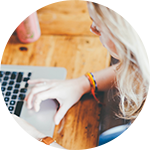 woman-on-mac